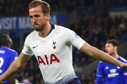  热刺防线送礼不断，利兹联逆转取胜终结五轮不胜  