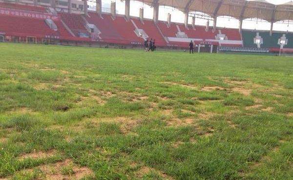 ng28官网- 门兴主场草皮质量遭质疑，俱乐部承诺整改  