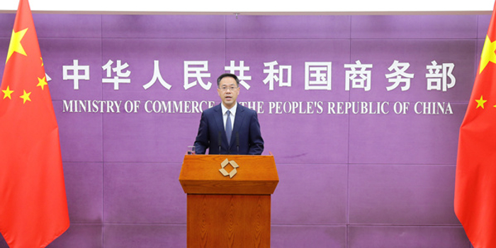  弗赖堡主场周边商圈繁荣，足球经济带动城市活力  